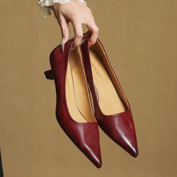 Serelina - Elegant Pointed-Toe Kitten Heel Pump