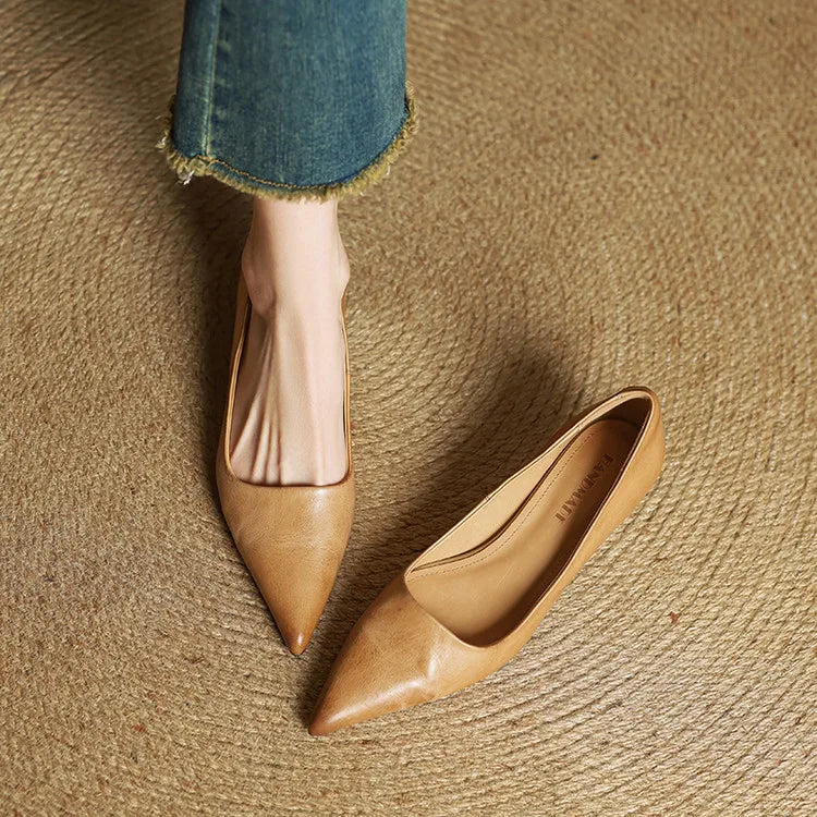 Serelina - Elegant Pointed-Toe Kitten Heel Pump
